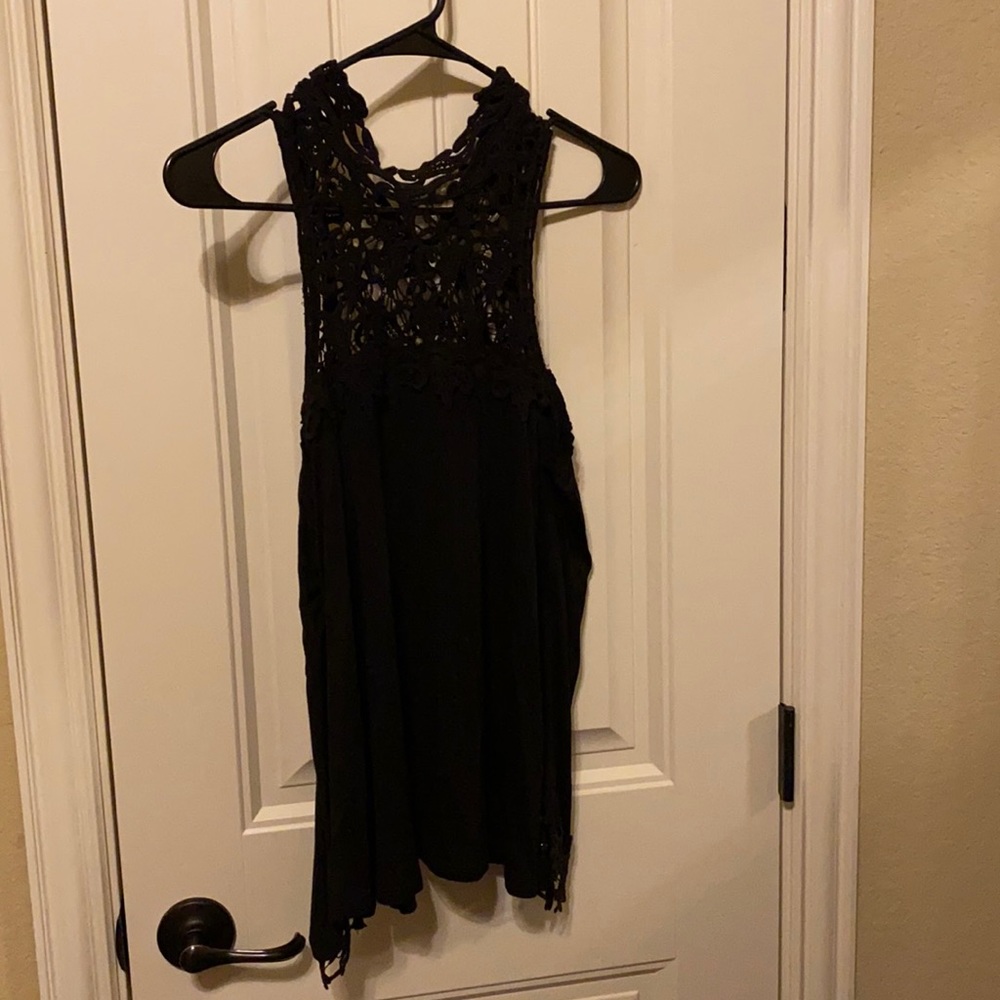 Women’s cold-shoulder top